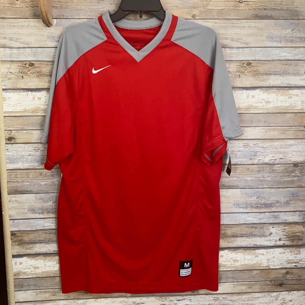 New with tage
Nike Men's Dry Fit T-Shirt sizeM